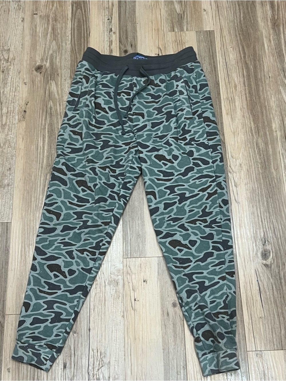 Burlebo Men's Performance Fleece Jogger Pants in a camo pattern sz small